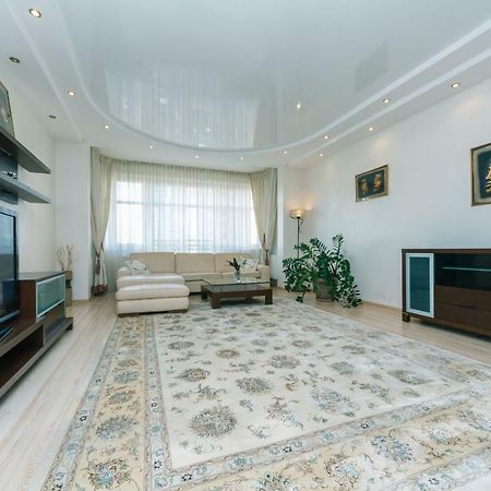 3 Комнатные Апартаменты В Центре Печерска 키예프 외부 사진